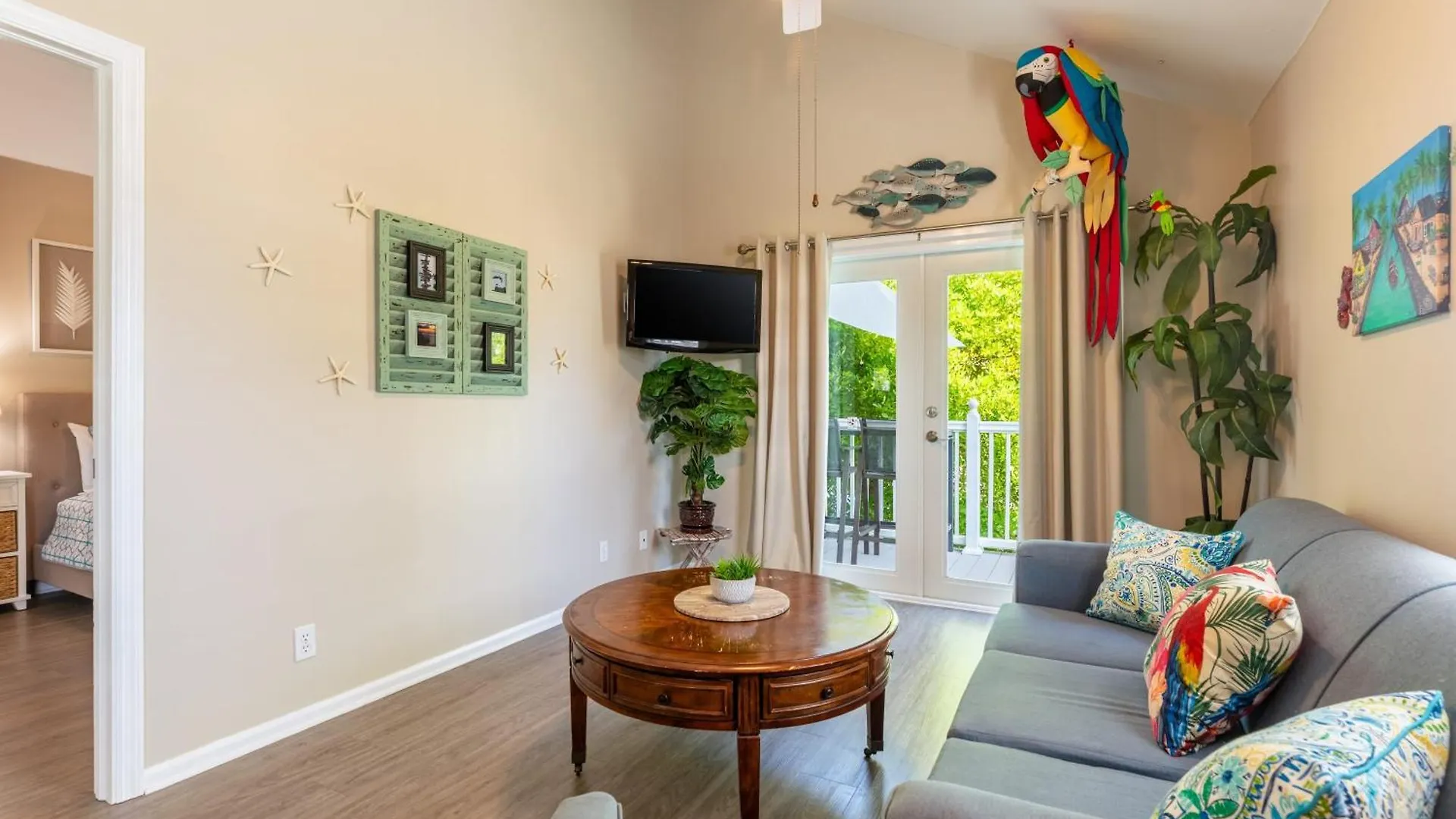 Holiday home Parrot Perch By Avantstay Old Town Key West W Shared Pool Week Long Stays Only
