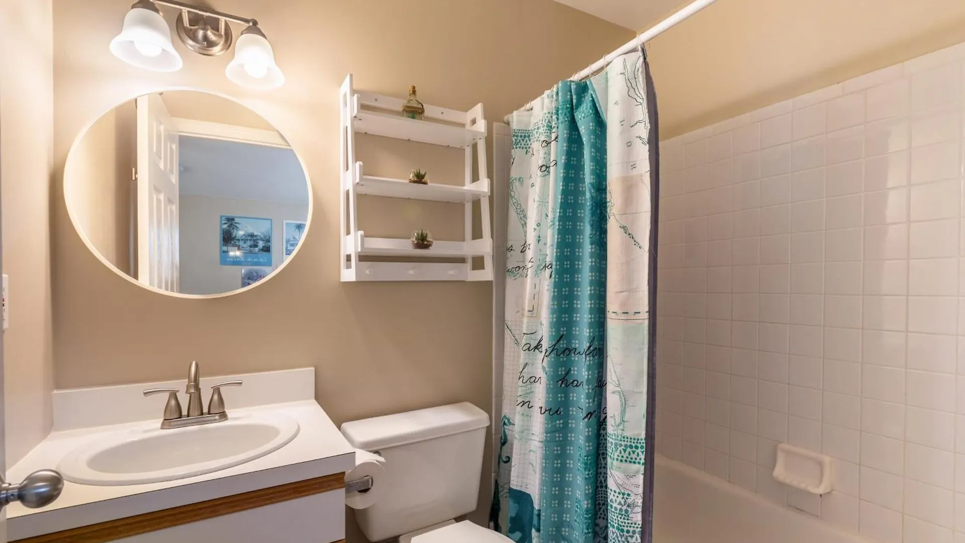 Parrot Perch By Avantstay Old Town Key West W Shared Pool Week Long Stays Only 0*,  United States