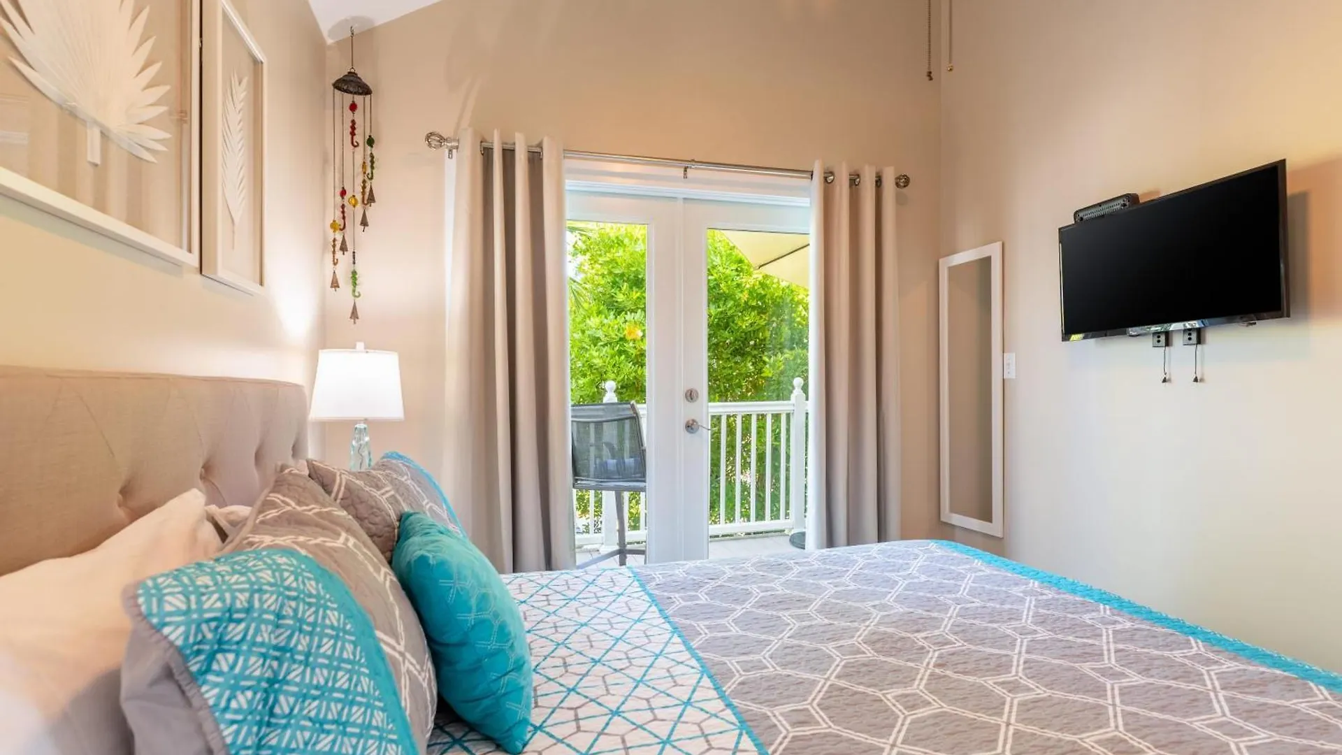 Parrot Perch By Avantstay Old Town Key West W Shared Pool Week Long Stays Only USA